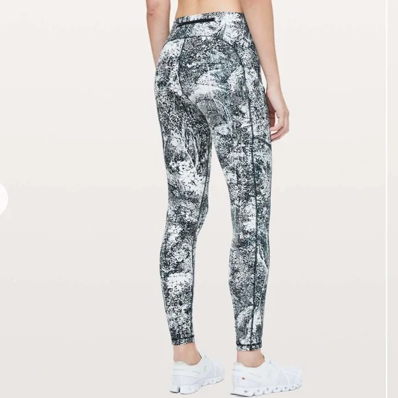 Lululemon Speed Up Tight *Full-On Luxtreme 28"
Wildwood Multi Size 6 - Picture 2 of 11